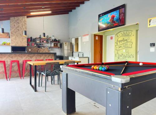 Refúgio com Fogueira, Piscina, Bilhar e Ar condicionado