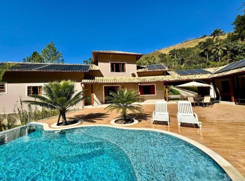 Refúgio em Lumiar: Piscina Aquecida, Área Gourmet e Rio Privado