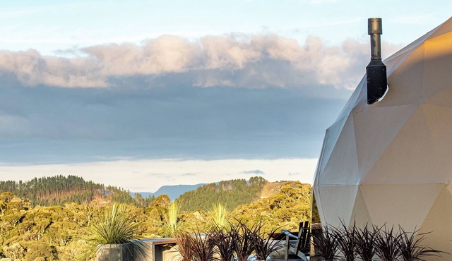 Refúgio nas Nuvens – Domo Omega Luxuoso com Fogo de Chão e Hidro Panorâmica