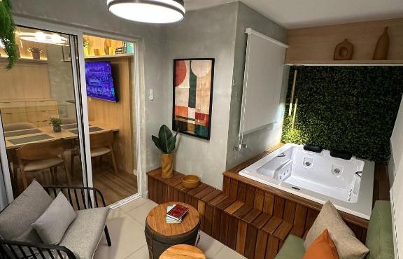 Refúgio romântico com Jacuzzi só sua! Espumante de cortesia!
