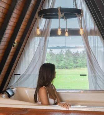 Refúgio Romântico com Jacuzzi na Natureza a 10 min da Praia