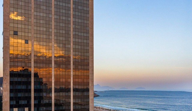 Refuge a Few Steps From Copacabana Beach | Q8