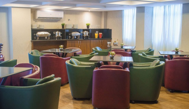 Relax in Double Bed w/Breakfast Included