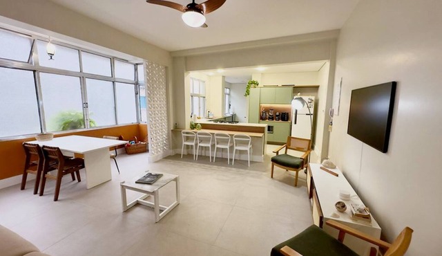 Renovated beach view condo within walking distance from the mall.