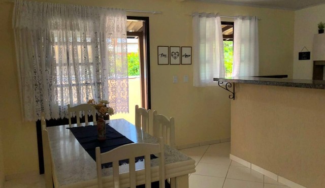 Residência Harmonia is 550m from Campeche beach. Entire house, 2 bedrooms