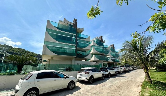 Residencial Ilha do Arvoredo - Praia de 4 Ilhas, próximo ao mar.