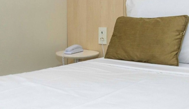 Restful Room Ideal for Couples w/Outdoor Pool |Close to the Airport - 1.7 miles