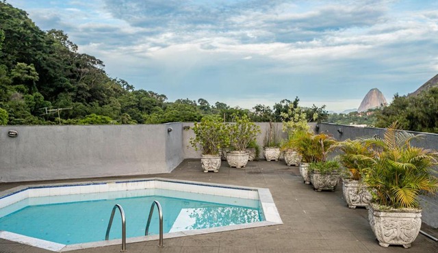 Rio´s Mansion: Sugar Loaf, The Redeemer and Pool
