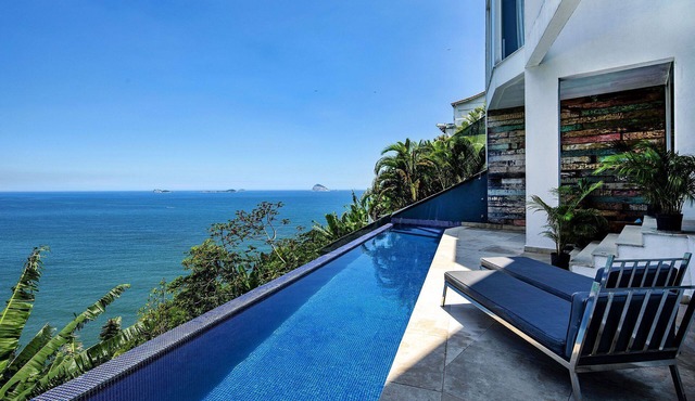 Rio012 - 5 suites mansion with pool in front of the sea