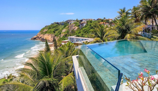 Rio017 - Beautiful villa with an ocean view in Joá