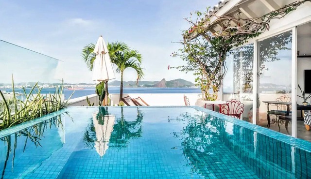 Romantic Penthouse in Rio with heated pool and unforgettable beach view