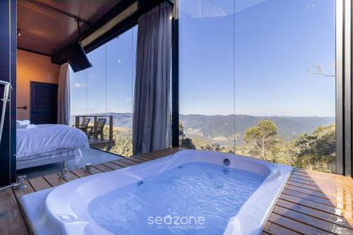 Romantic cabin with view and hot tub | VST036