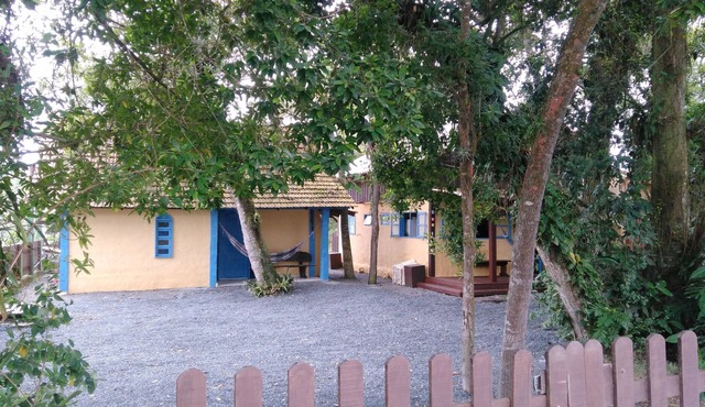 Rustic 1 or 2 bedroom cottages 200 meters from Bombinha's beach (wooded)