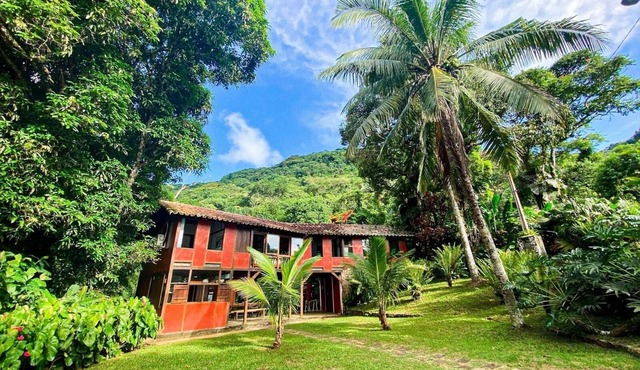 Rustic and sophisticated hideaway with seaview