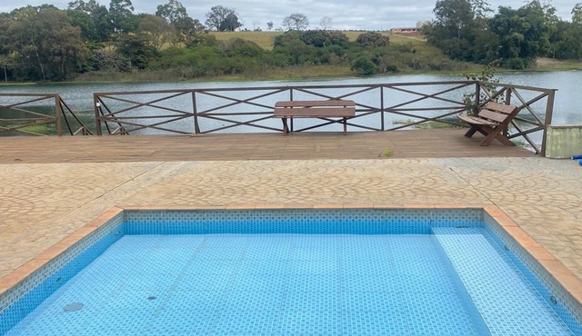 Sítio a Beira da Represa, com Muito Espaço de Lazer