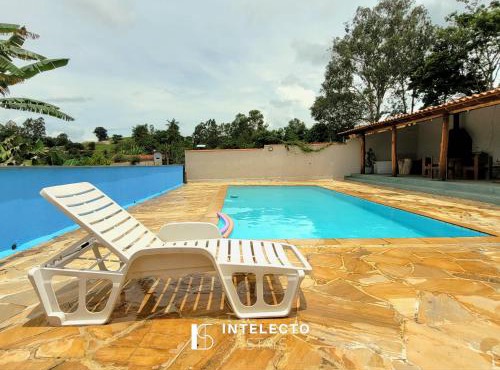 Sítio c/Piscina, Churrasqueira e Sala de Jogos