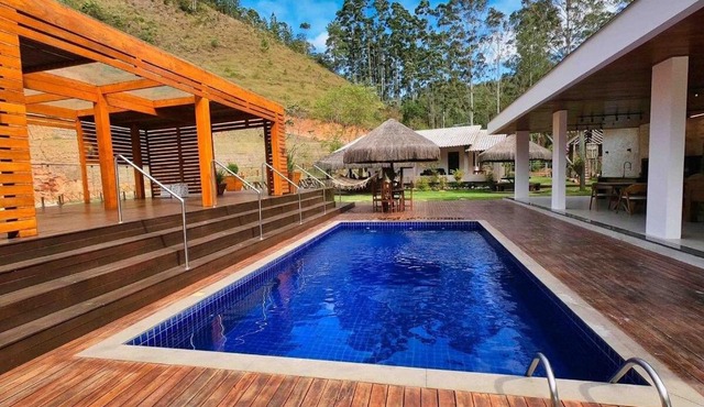 Sítio Cinco Folhas, recanto com vista pra montanha