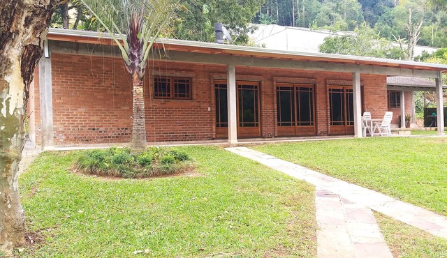 Sítio com piscina, horta orgânica, pomar e Wi-Fi