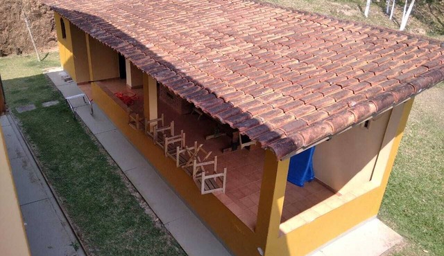 Sítio com Piscina, Campo, Lago Para Pesca e Acomodações Excelentes