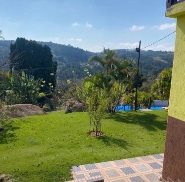 Sítio encantador com piscina e lazer completo