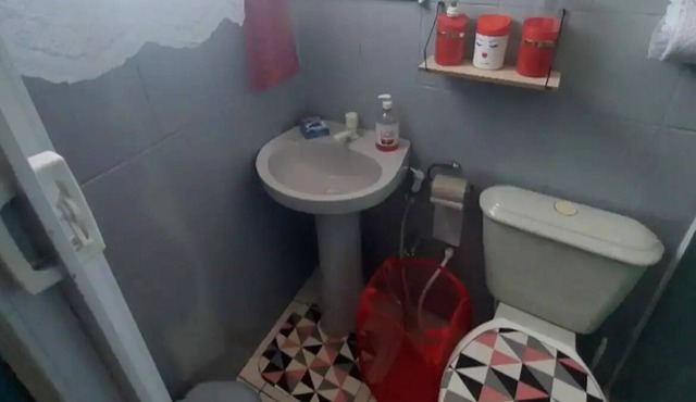 Suíte Aconcheganteno Centro de Rio das Ostras,com Cozinha. Não Aceitamos Animais