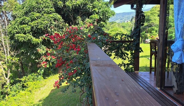 Shanti Chalet (Peace)Super cozy in the middle of stunning nature
