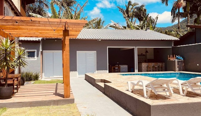 Single storey house, 4 bedrooms, up to 20 people 800m from the beach