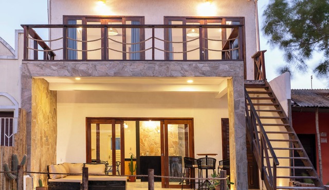 Simple and cozy guesthouse 7 minutes from the beach.