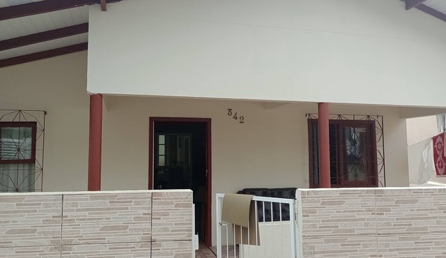 Simple house in the center of Itapema – near the beach. Simple and cozy house.
