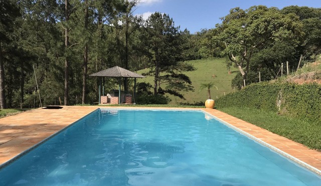 Site with excellent infrastructure, paved access and leisure options.