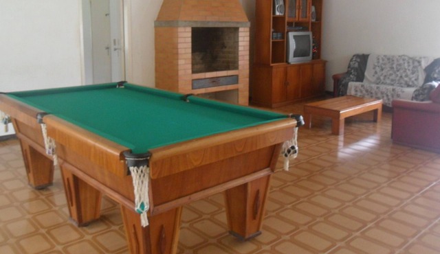 Site with large pool, barbecue, games room and green lawn