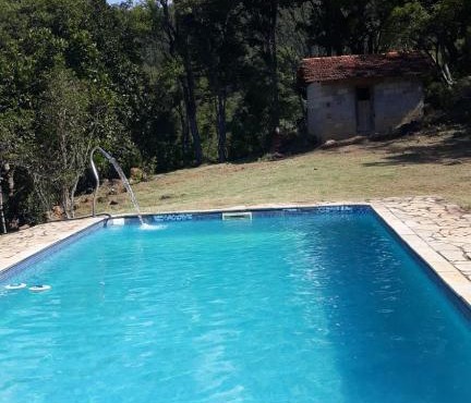 Sitio com piscina , e lago para pesca , churrasqu.
