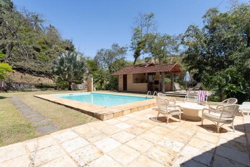 Sitio em Vassouras na serra com piscina e lareira