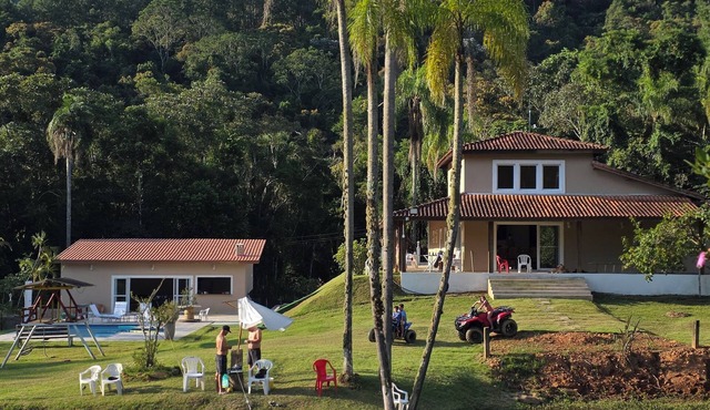Sitio Florida in Ibiuna, SP - Comfort in the mountains. Bring your pet. Up to 14 people.