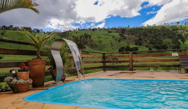 Sitio Toca dos Gatos com Piscina e Churrasqueira