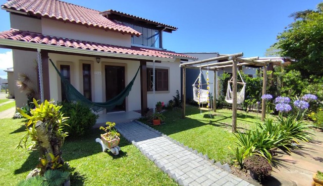 SOBRADO COM PISCINA