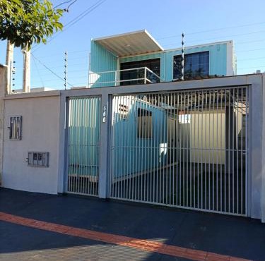 Sobrado de Container Azul