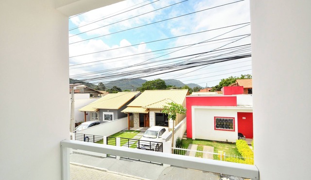 Sobrado p/5 hóspedes, 15 minutos da Praia N1430