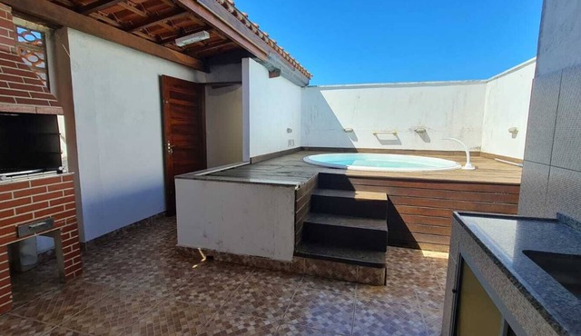 Sobrado Ventilado, Local Familiar, há 5min da Praia das Palmeiras, Aceita pet