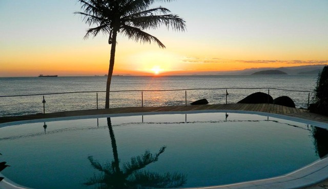Sol-lua Bangalo com uso exclusivo da piscina