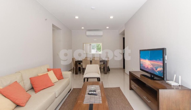 Spacious 2 bedroom apt in Villa Morra