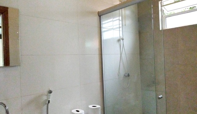 Spacious 5-bedroom house with WiFi, AC in lovely Brasília