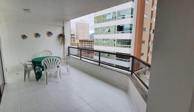 Spacious and Air-conditioned in Meia Praia
