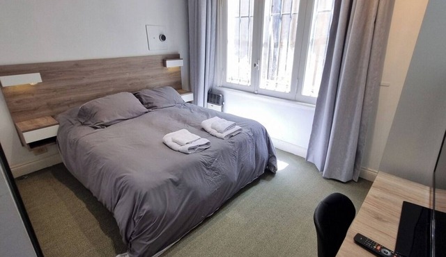 - Spacious and comfortable 4-bedroom apartment in the heart of Buenos.