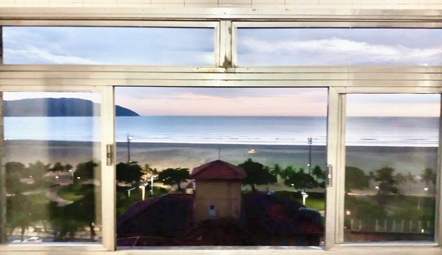Spacious apartment on the beach in the heart of Gonzaga!Wi-Fi!