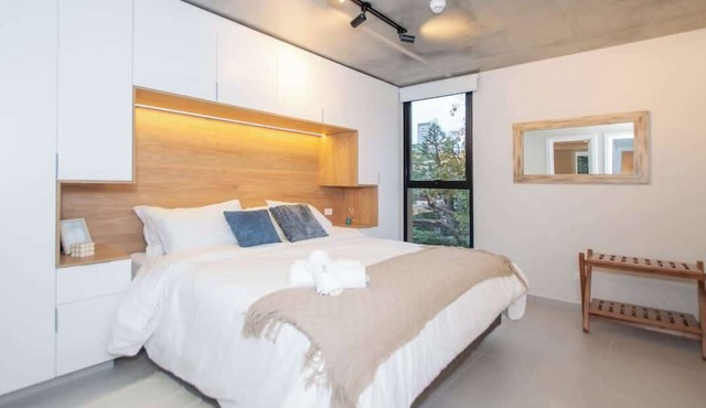 Spacious Apt | Pool, BBQ & Gym | Great Location