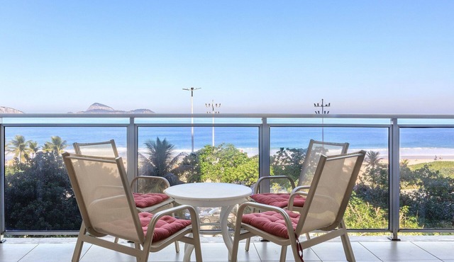 Spacious Beachfront Apartment in Ipanema - Ipa007