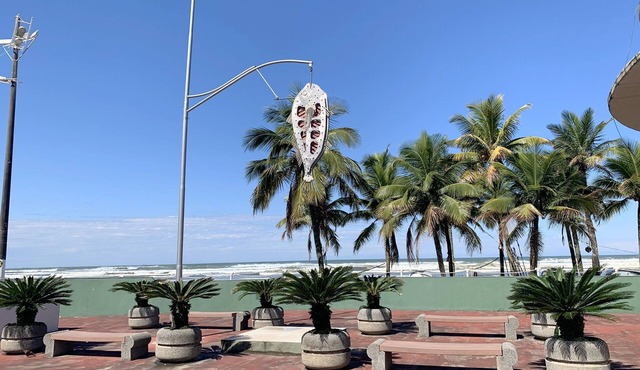 SPACIOUS COMFORTABLE APARTMENT, WIFI, GREAT LOCATION, 200 METERS FROM THE BEACH