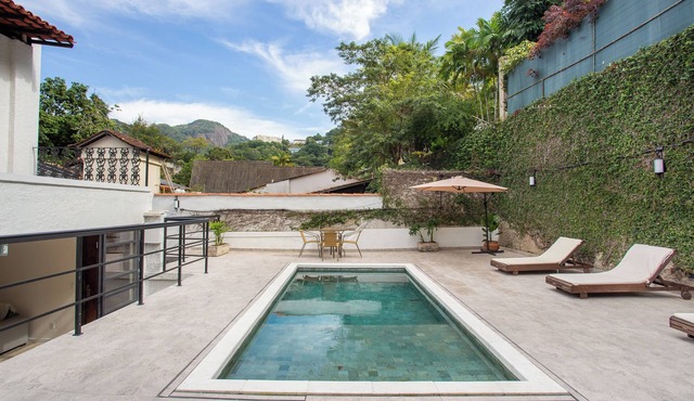 Spacious home with views of Christ the Redeemer