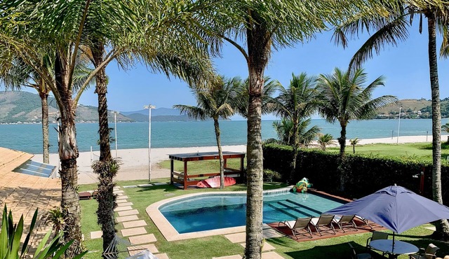 Spacious home with pool in Mangaratiba